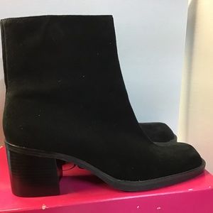 Women’s low heel boots